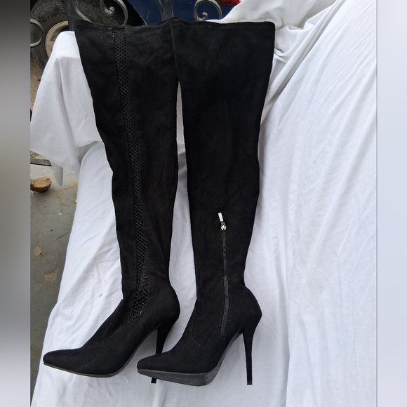 Elegant Black Over-the-Knee Boots - Picture 1 of 14